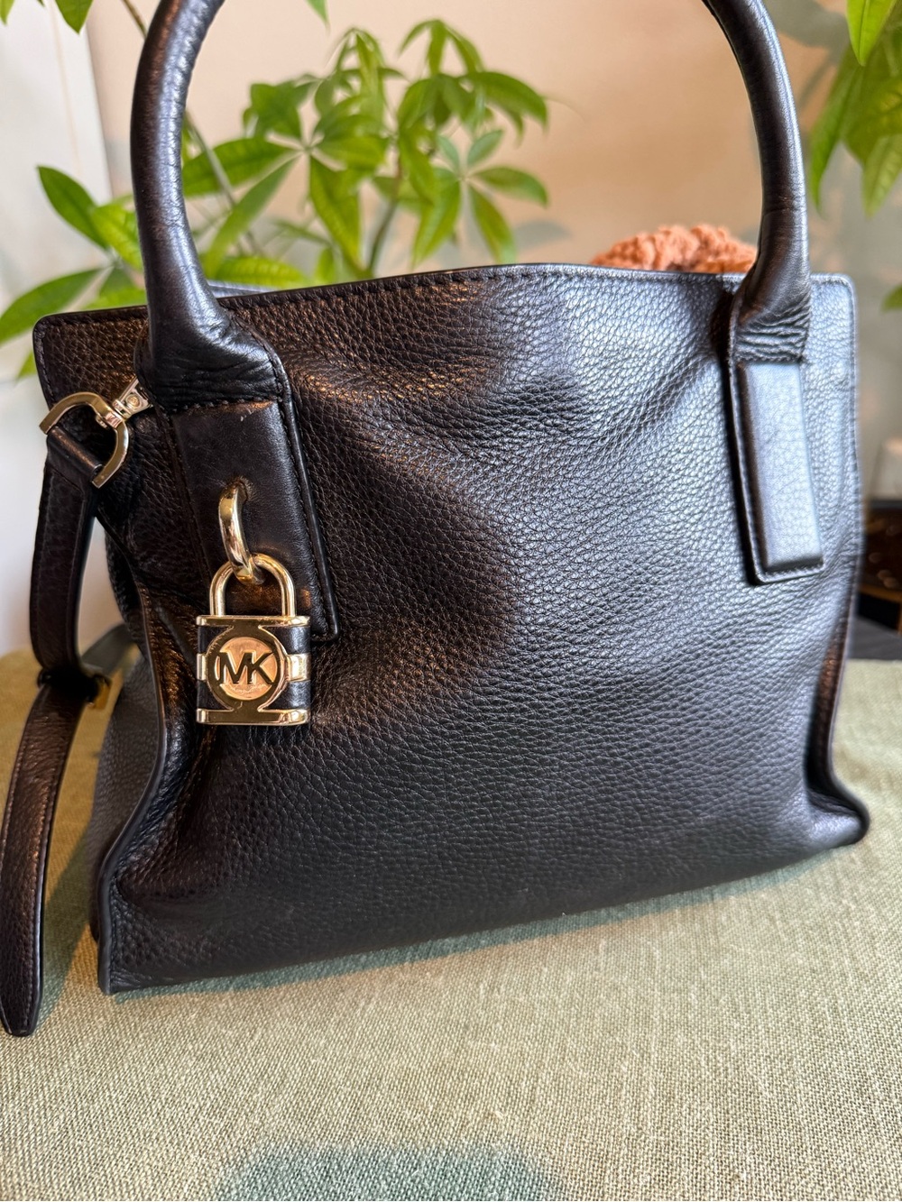 ✨ Michael Kors Black Pebbled Leather Satchel (Crossbody) ✨